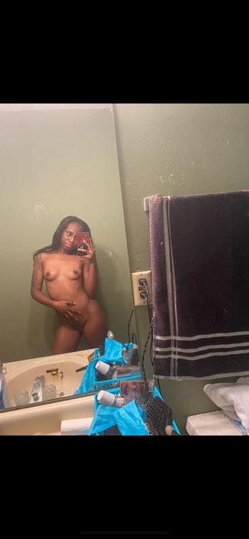 Lex, 23  female escort, Flint