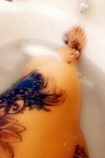 Moni, 26  female escort, Flint