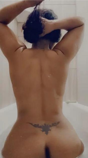 Lala, 24  female escort, Flint