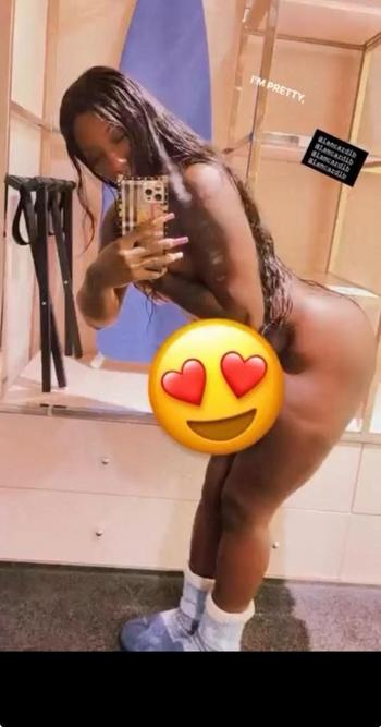 Bella, 27  female escort, Flint