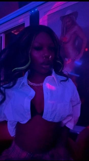 Layla, 21  female escort, Flint